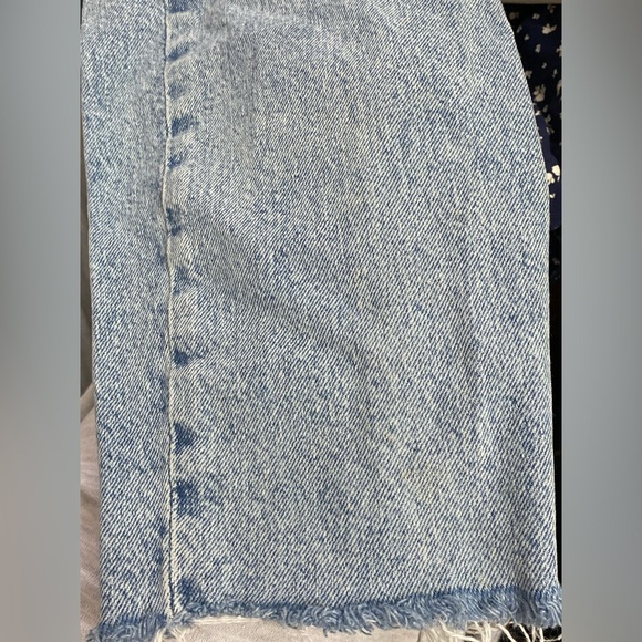 Mom High Ankle Jeans in Light Denim Blue in Size 8 - Picture 6 of 6